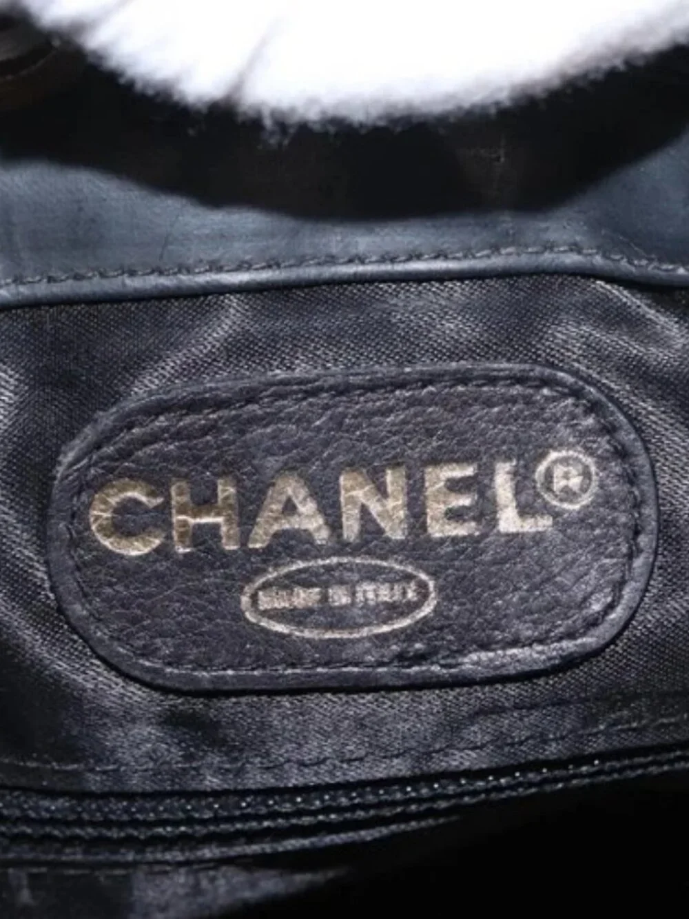 CHANEL Chain Shoulder Bag Patent leather Black Gold CC Auth 164017